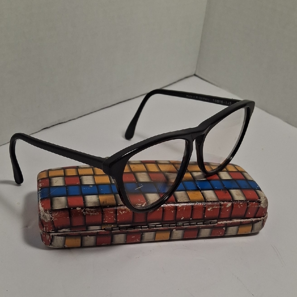 Titanic Black and Red Glasses